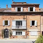 16th Century Townhouse, Large Garden Near Lake, Tuscany And Umbria - Sleeps 18
