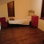 Casa de Férias 16th Century Townhouse, Large Garden Near Lake, Tuscany And Umbria - Sleeps 18 *