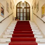 16th Century Townhouse, Large Garden Near Lake, Tuscany And Umbria - Sleeps 18 Casa de Férias