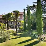Casa de Férias 16th Century Townhouse, Large Garden Near Lake, Tuscany And Umbria - Sleeps 18 *
