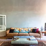 16th Century Townhouse, Large Garden Near Lake, Tuscany And Umbria - Sleeps 18 Casa de Férias Gioiella