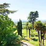 16th Century Townhouse, Large Garden Near Lake, Tuscany And Umbria - Sleeps 18 *