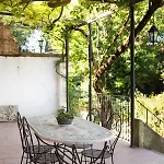 16th Century Townhouse, Large Garden Near Lake, Tuscany And Umbria - Sleeps 18 Gioiella
