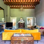 16th Century Townhouse, Large Garden Near Lake, Tuscany And Umbria - Sleeps 18 Casa de Férias Gioiella