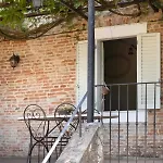 Casa de Férias 16th Century Townhouse, Large Garden Near Lake, Tuscany And Umbria - Sleeps 18