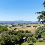 16th Century Townhouse, Large Garden Near Lake, Tuscany And Umbria - Sleeps 18 Casa de Férias *