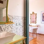 Casa de Férias 16th Century Townhouse, Large Garden Near Lake, Tuscany And Umbria - Sleeps 18 Gioiella