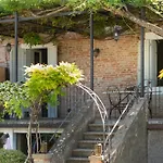 16th Century Townhouse, Large Garden Near Lake, Tuscany And Umbria - Sleeps 18 Casa de Férias *