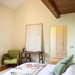 Casa de Férias 16th Century Townhouse, Large Garden Near Lake, Tuscany And Umbria - Sleeps 18