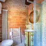 16th Century Townhouse, Large Garden Near Lake, Tuscany And Umbria - Sleeps 18 *