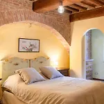 16th Century Townhouse, Large Garden Near Lake, Tuscany And Umbria - Sleeps 18 *