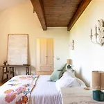 16th Century Townhouse, Large Garden Near Lake, Tuscany And Umbria - Sleeps 18 Casa de Férias Gioiella