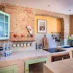 16th Century Townhouse, Large Garden Near Lake, Tuscany And Umbria - Sleeps 18 *