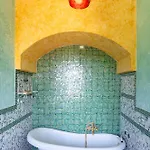 Casa de Férias 16th Century Townhouse, Large Garden Near Lake, Tuscany And Umbria - Sleeps 18 Gioiella