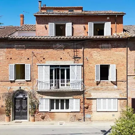 16th Century Townhouse, Large Garden Near Lake, Tuscany And Umbria - Sleeps 18