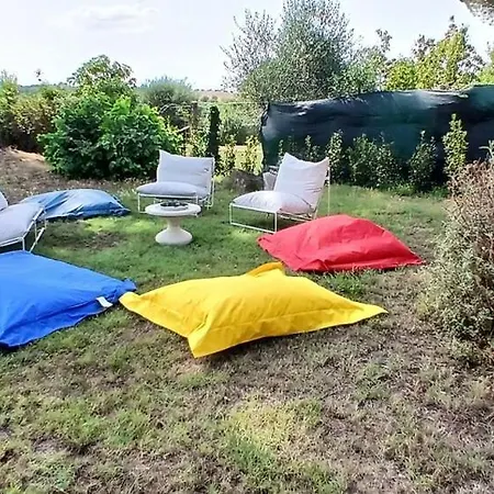 16th Century Townhouse, Large Garden Near Lake, Tuscany And Umbria - Sleeps 18 Gioiella