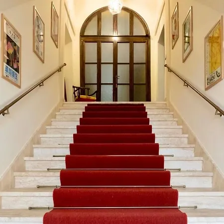 16th Century Townhouse, Large Garden Near Lake, Tuscany And Umbria - Sleeps 18 Nyaraló