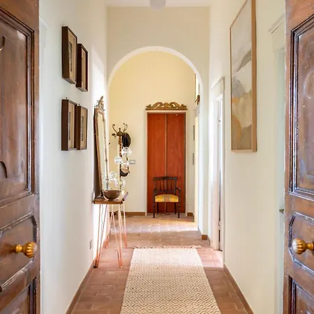 Semesterbostad 16th Century Townhouse, Large Garden Near Lake, Tuscany And Umbria - Sleeps 18 Gioiella