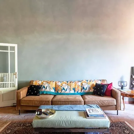 16th Century Townhouse, Large Garden Near Lake, Tuscany And Umbria - Sleeps 18 Nyaraló Gioiella