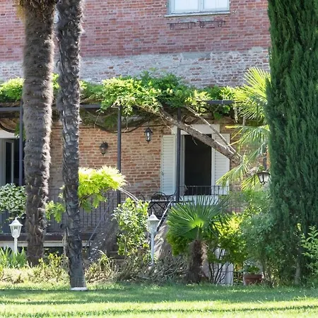 16th Century Townhouse, Large Garden Near Lake, Tuscany And Umbria - Sleeps 18 *