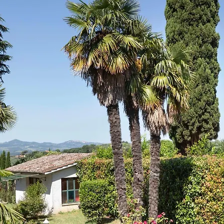 Semesterbostad 16th Century Townhouse, Large Garden Near Lake, Tuscany And Umbria - Sleeps 18 Gioiella