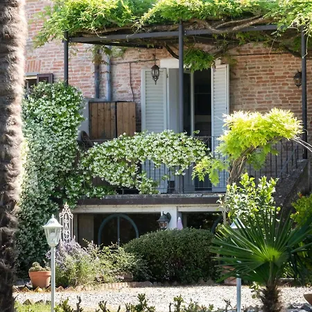 16th Century Townhouse, Large Garden Near Lake, Tuscany And Umbria - Sleeps 18 Semesterbostad *