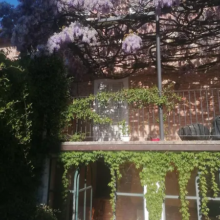 16th Century Townhouse, Large Garden Near Lake, Tuscany And Umbria - Sleeps 18 Nyaraló *