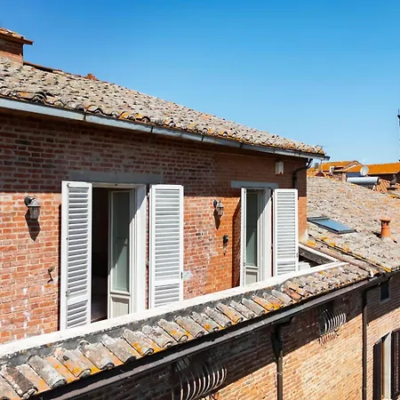 Semesterbostad 16th Century Townhouse, Large Garden Near Lake, Tuscany And Umbria - Sleeps 18 Gioiella