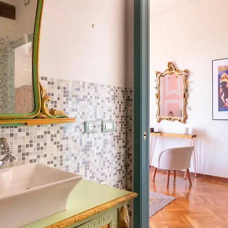 Nyaraló 16th Century Townhouse, Large Garden Near Lake, Tuscany And Umbria - Sleeps 18 Gioiella