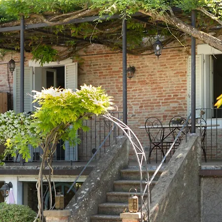 16th Century Townhouse, Large Garden Near Lake, Tuscany And Umbria - Sleeps 18 Semesterbostad *