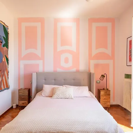 16th Century Townhouse, Large Garden Near Lake, Tuscany And Umbria - Sleeps 18