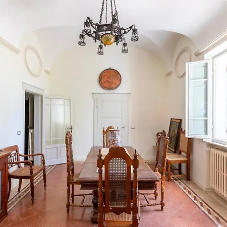 16th Century Townhouse, Large Garden Near Lake, Tuscany And Umbria - Sleeps 18 * Gioiella