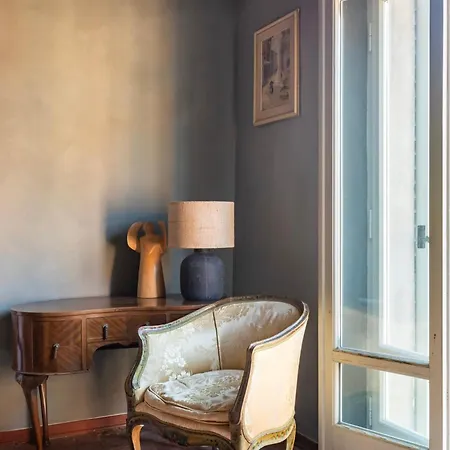 16th Century Townhouse, Large Garden Near Lake, Tuscany And Umbria - Sleeps 18 *