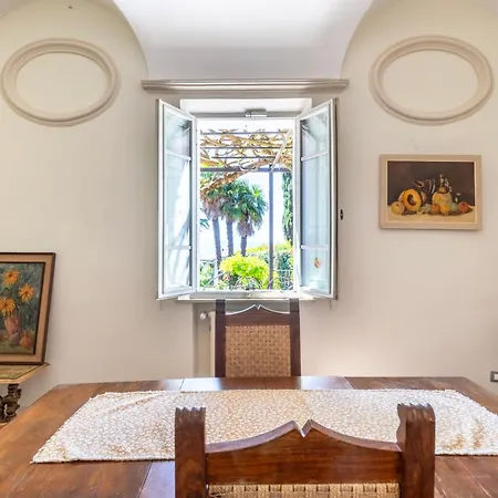 16th Century Townhouse, Large Garden Near Lake, Tuscany And Umbria - Sleeps 18 *