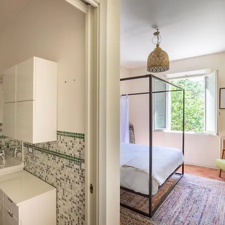 16th Century Townhouse, Large Garden Near Lake, Tuscany And Umbria - Sleeps 18 Semesterbostad