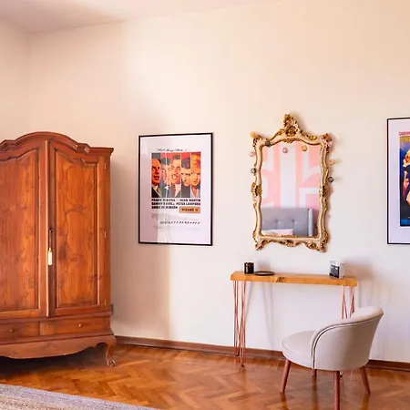 16th Century Townhouse, Large Garden Near Lake, Tuscany And Umbria - Sleeps 18 Gioiella