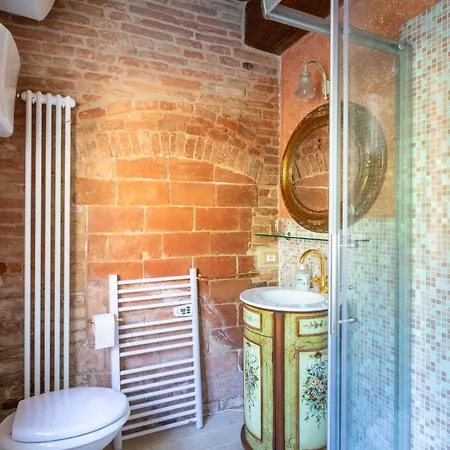 16th Century Townhouse, Large Garden Near Lake, Tuscany And Umbria - Sleeps 18 *