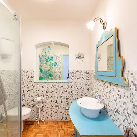 16th Century Townhouse, Large Garden Near Lake, Tuscany And Umbria - Sleeps 18 Gioiella