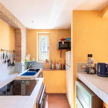 16th Century Townhouse, Large Garden Near Lake, Tuscany And Umbria - Sleeps 18 Nyaraló *