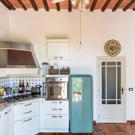 16th Century Townhouse, Large Garden Near Lake, Tuscany And Umbria - Sleeps 18 * Gioiella