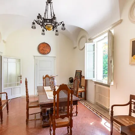 16th Century Townhouse, Large Garden Near Lake, Tuscany And Umbria - Sleeps 18 Nyaraló Gioiella