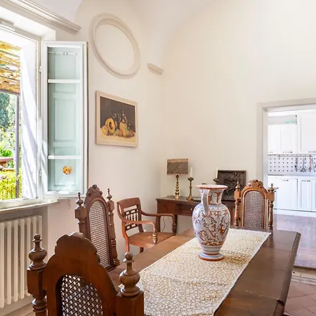 16th Century Townhouse, Large Garden Near Lake, Tuscany And Umbria - Sleeps 18 * Gioiella
