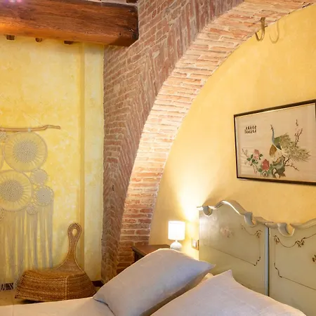 16th Century Townhouse, Large Garden Near Lake, Tuscany And Umbria - Sleeps 18 Semesterbostad *