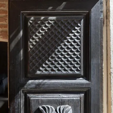 Semesterbostad 16th Century Townhouse, Large Garden Near Lake, Tuscany And Umbria - Sleeps 18 *