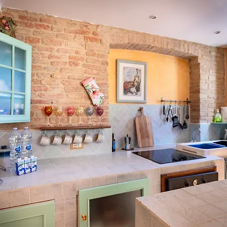 16th Century Townhouse, Large Garden Near Lake, Tuscany And Umbria - Sleeps 18 *