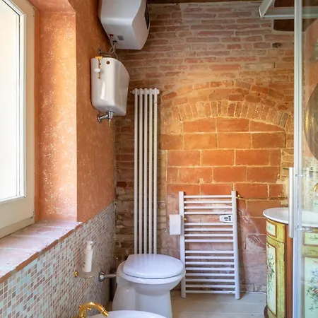 16th Century Townhouse, Large Garden Near Lake, Tuscany And Umbria - Sleeps 18 *