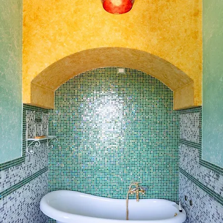 Nyaraló 16th Century Townhouse, Large Garden Near Lake, Tuscany And Umbria - Sleeps 18 Gioiella
