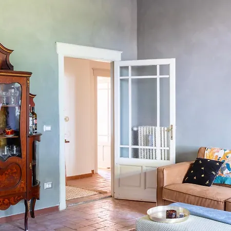 16th Century Townhouse, Large Garden Near Lake, Tuscany And Umbria - Sleeps 18 Semesterbostad